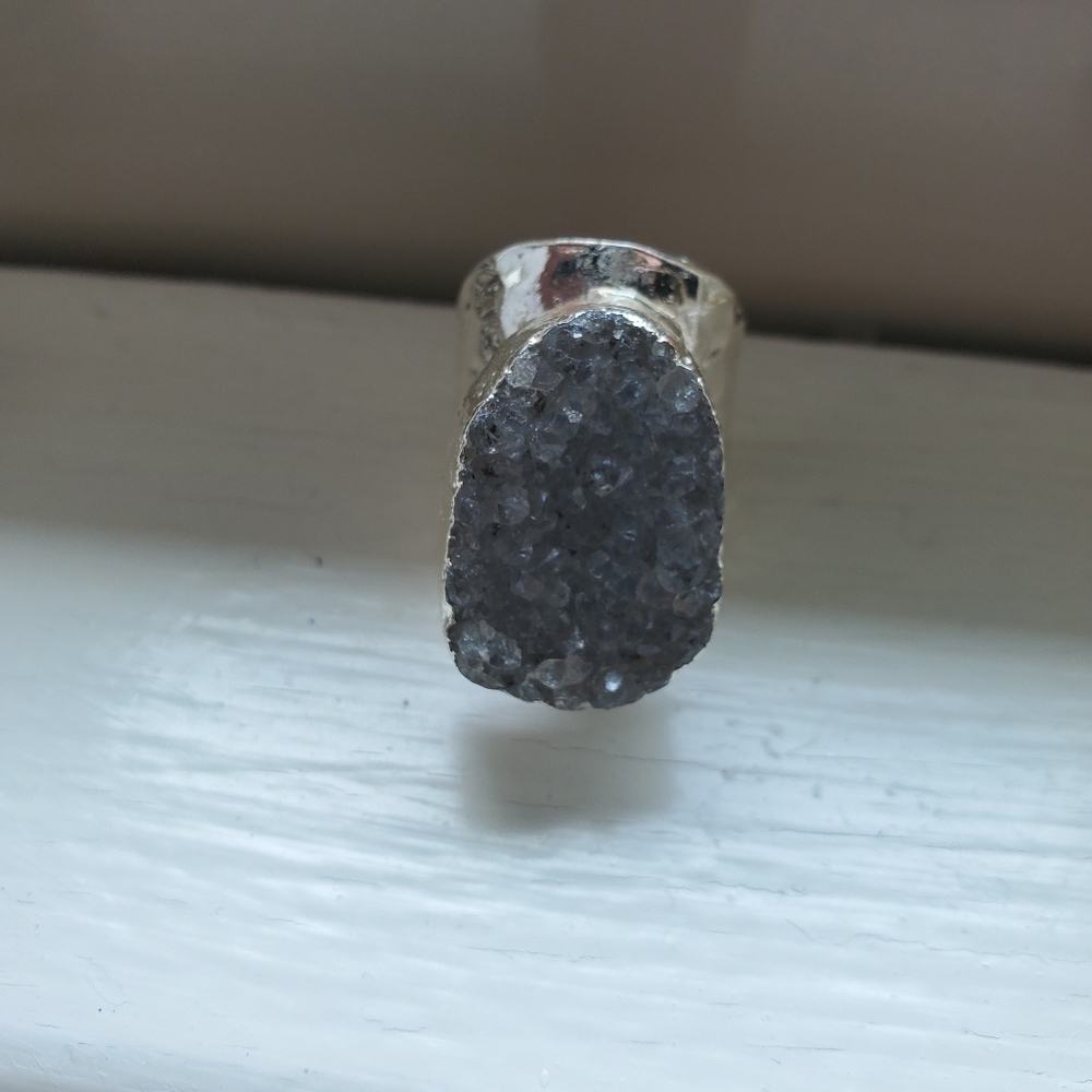 White Geode stone ring - Picture 2 of 2